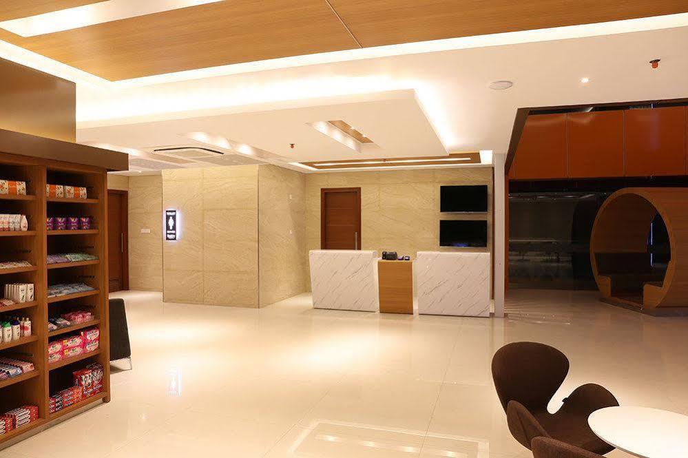 Grand Citihub Hotel @Kajoetangan Маланг Экстерьер фото